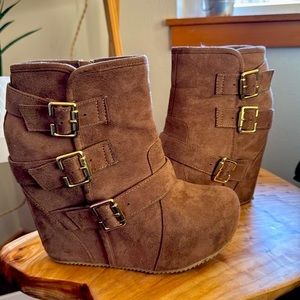 SODA Beige Booties Sz 10